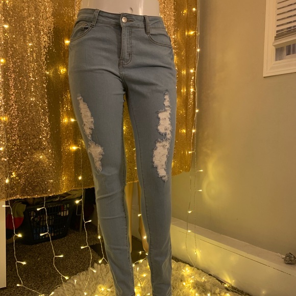 Fashion Nova‼️ Distressed Skinny Jeans - Picture 3 of 7